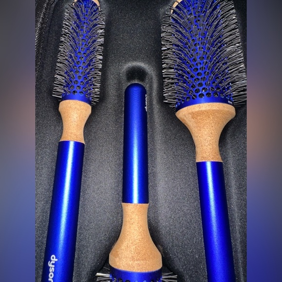 Dyson Professional Stylist Brush Kit - Picture 6 of 13
